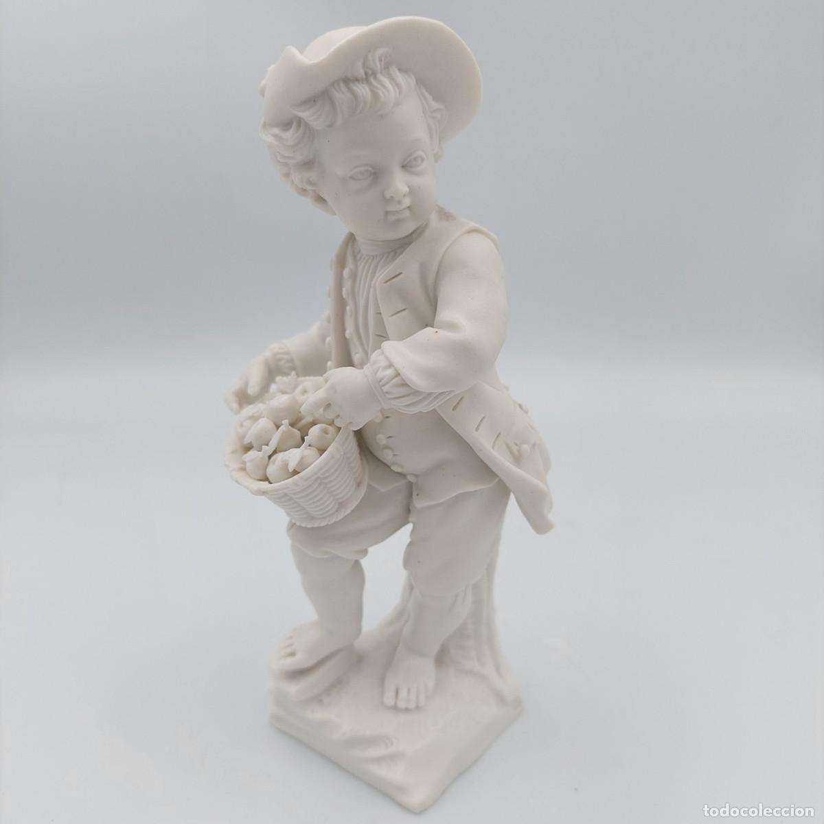 Antig&uuml;edades: Figura de porcelana francesa bisque ni&ntilde;o con flores XIX