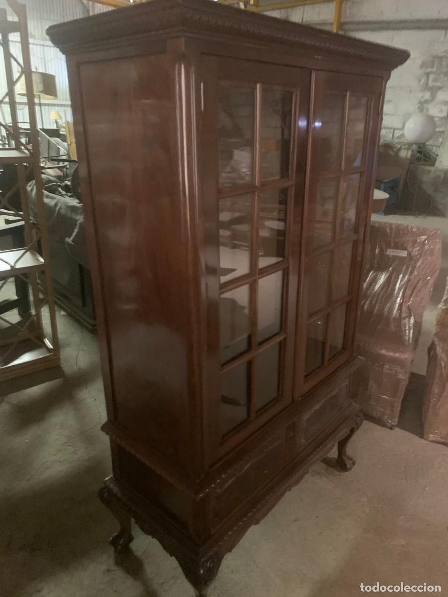 Antig&uuml;edades: Vitrina antigua de buenas dimensiones