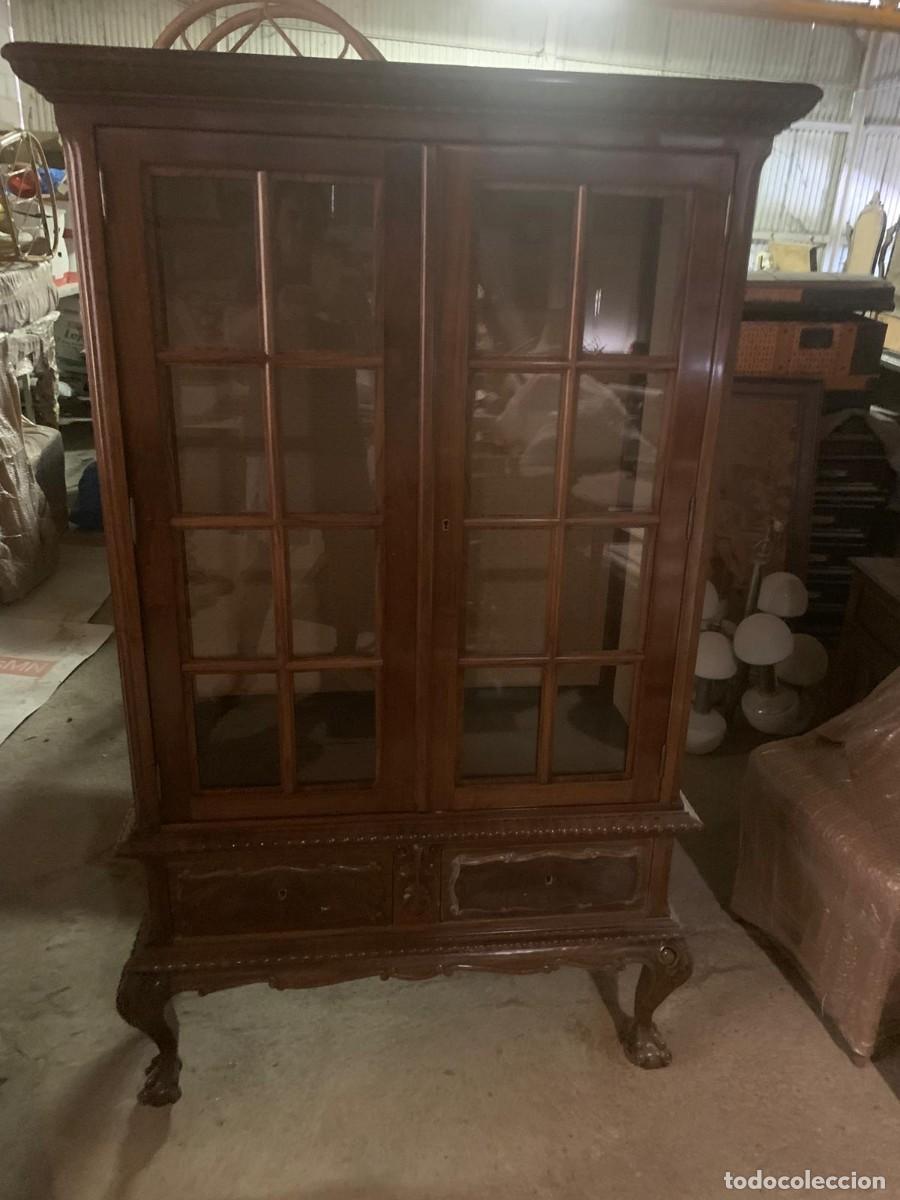 Antig&uuml;edades: Vitrina antigua de buenas dimensiones - Foto 2