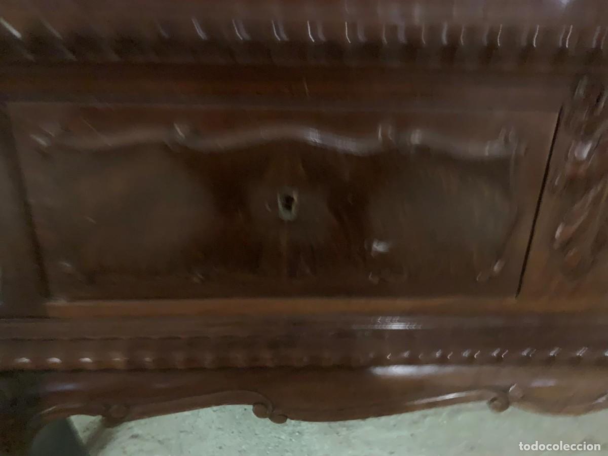 Antig&uuml;edades: Vitrina antigua de buenas dimensiones - Foto 4