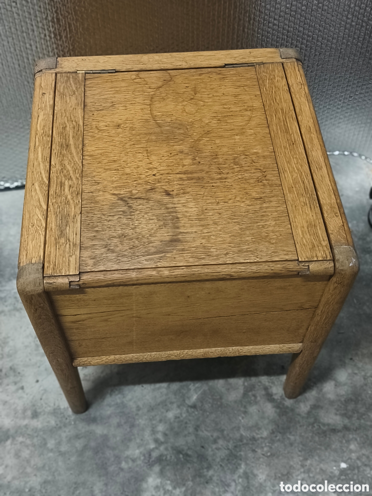 Antig&uuml;edades: Inodoro de madera port&aacute;til