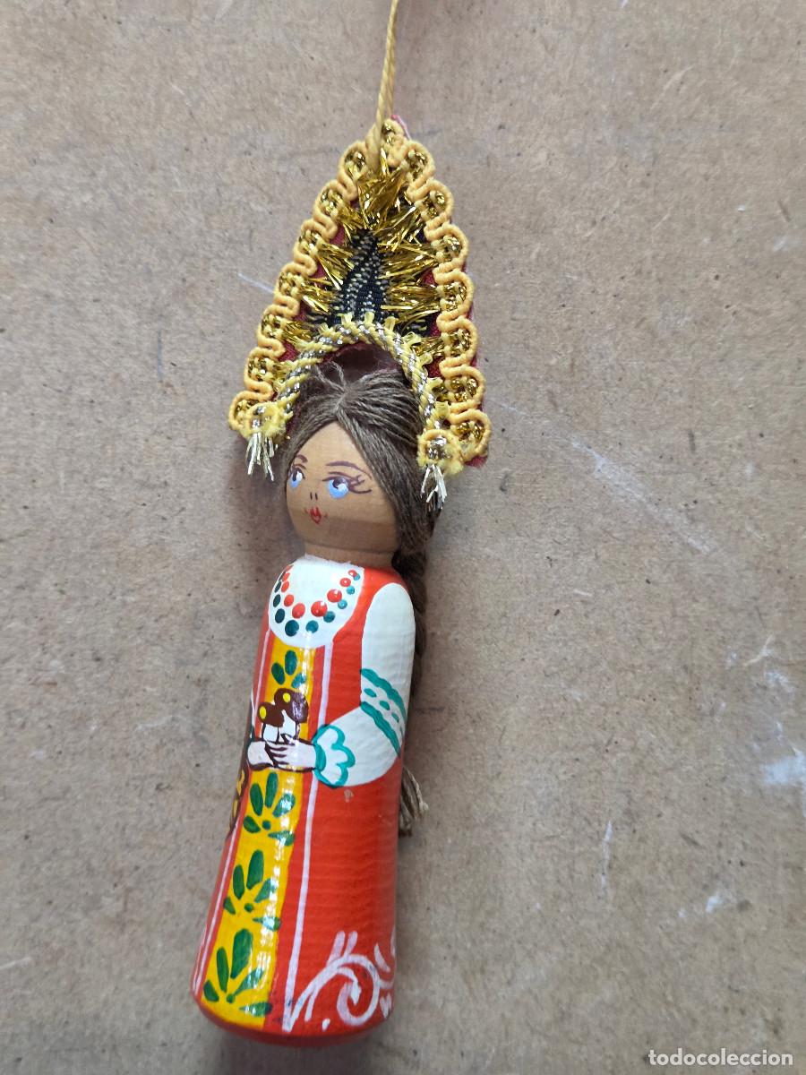 Antig&uuml;edades: figura acrilica y madera