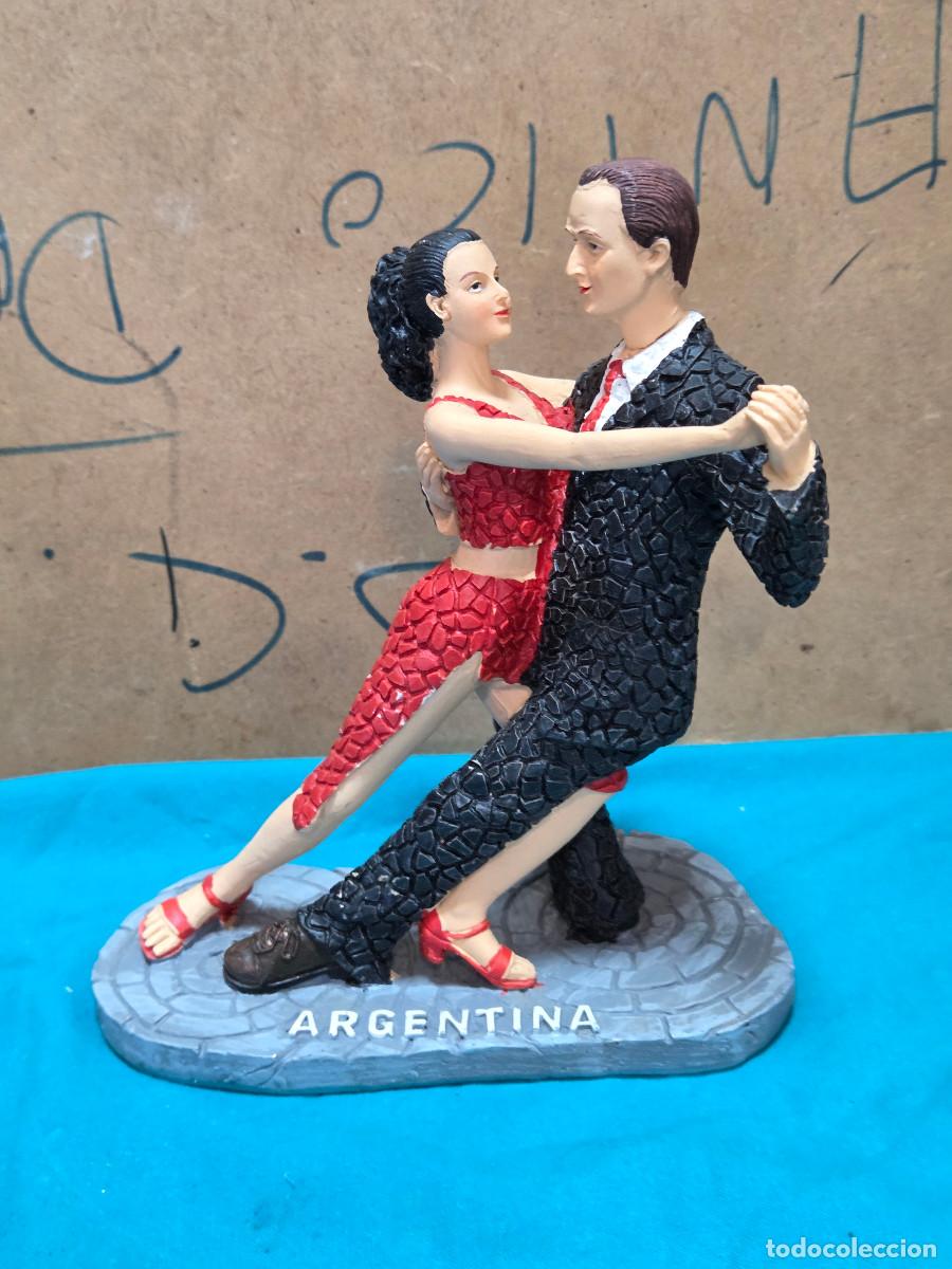 Antig&uuml;edades: figura bailando un tamgo