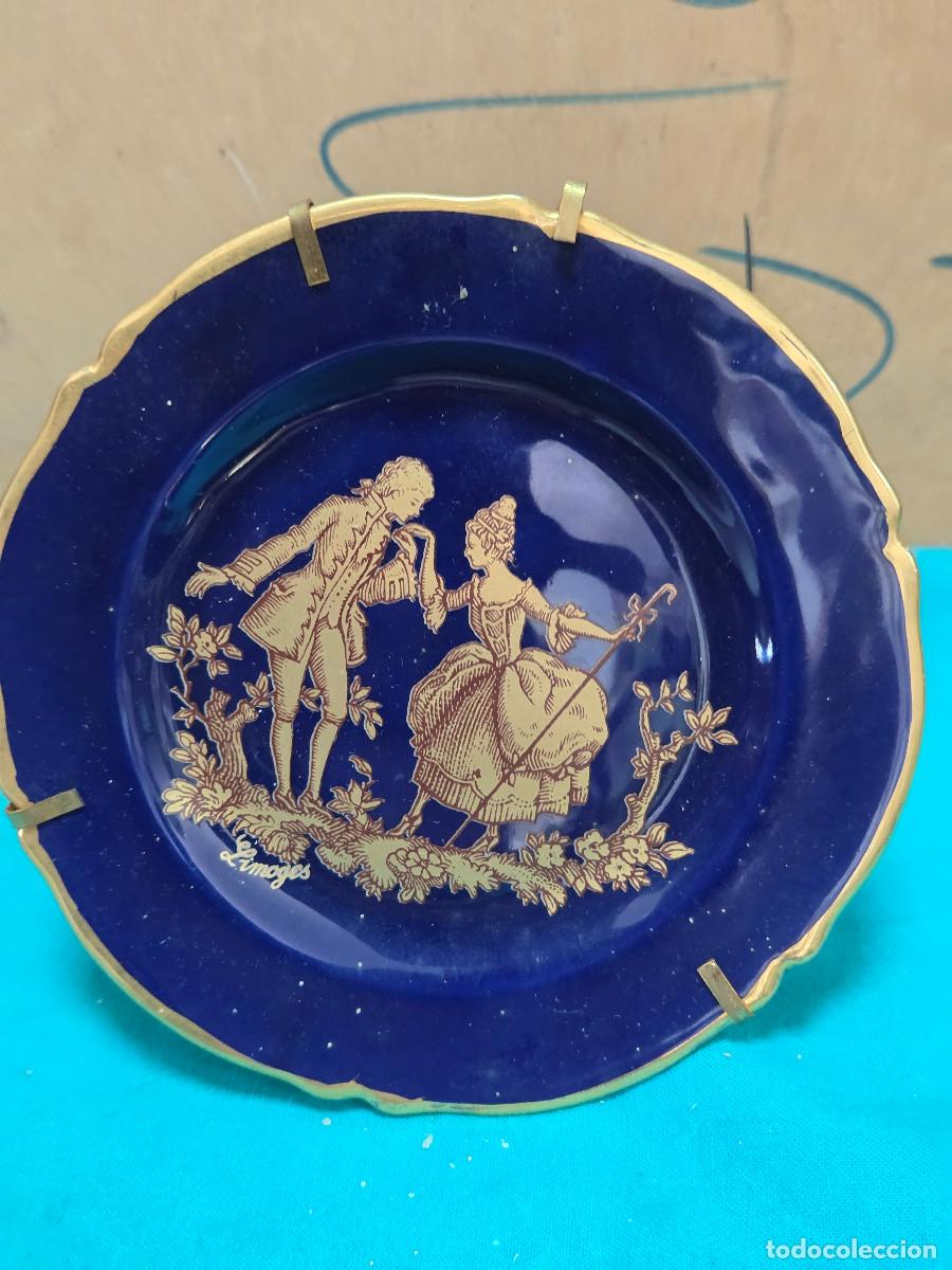 Antig&uuml;edades: plato de porcelana zul