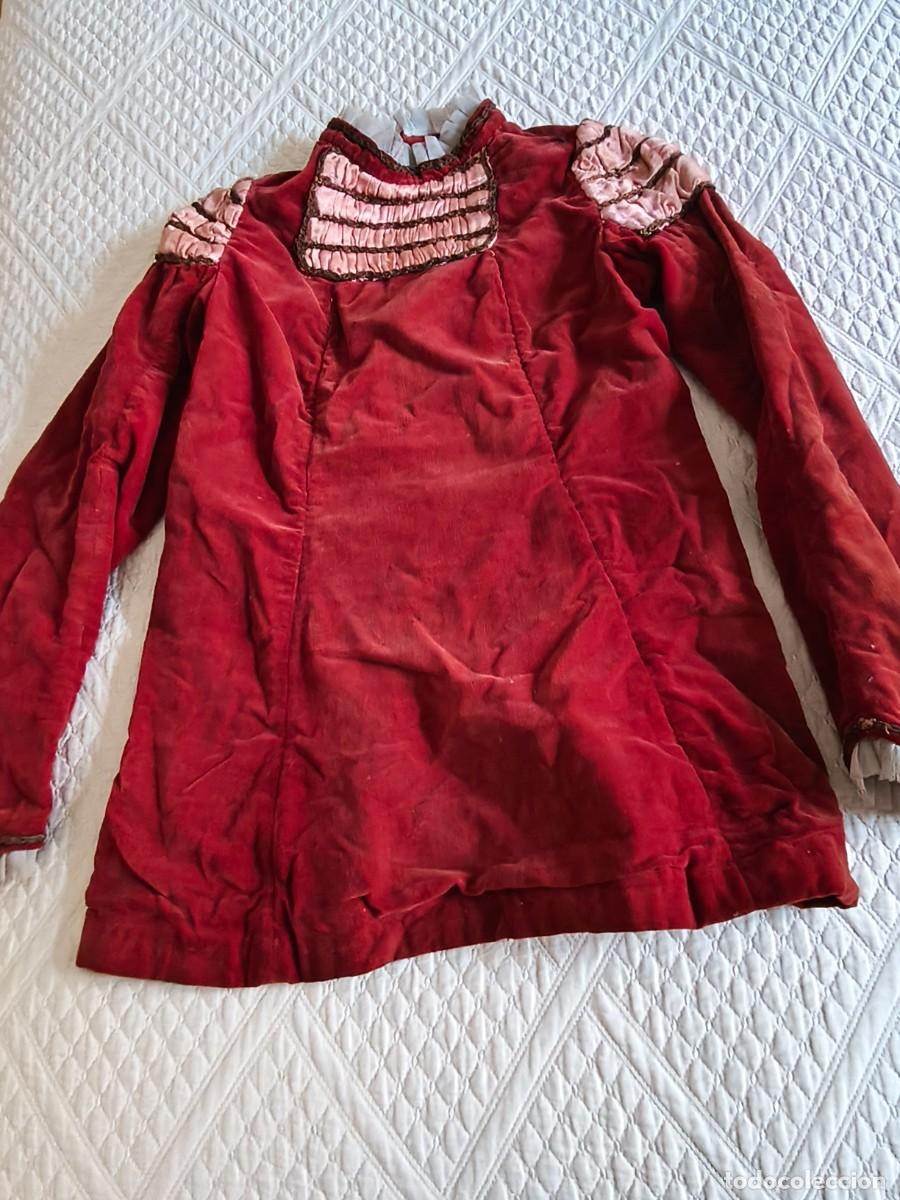 Antig&uuml;edades: ANTIGUO VESTIDO DE NI&Ntilde;A DE ESTILO MEDIEVAL