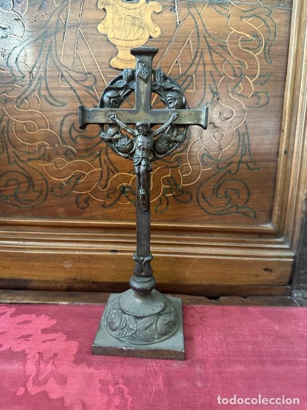 Antig&uuml;edades: ANTIGUO CRUCIFIJO DE SOBREMESA , DE BRONCE