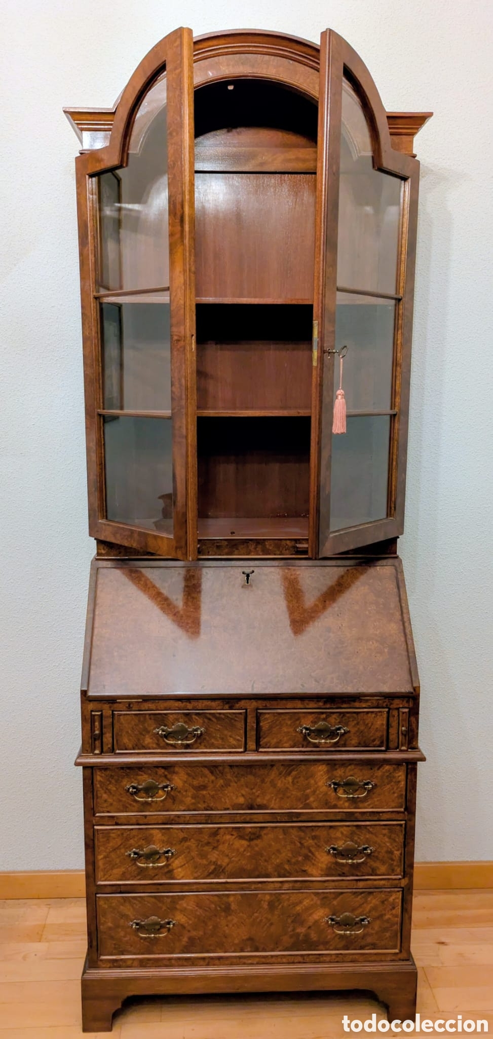 Antig&uuml;edades: Solo venta en persona. Bur&oacute; secreter antiguo vitrina madera y cristal