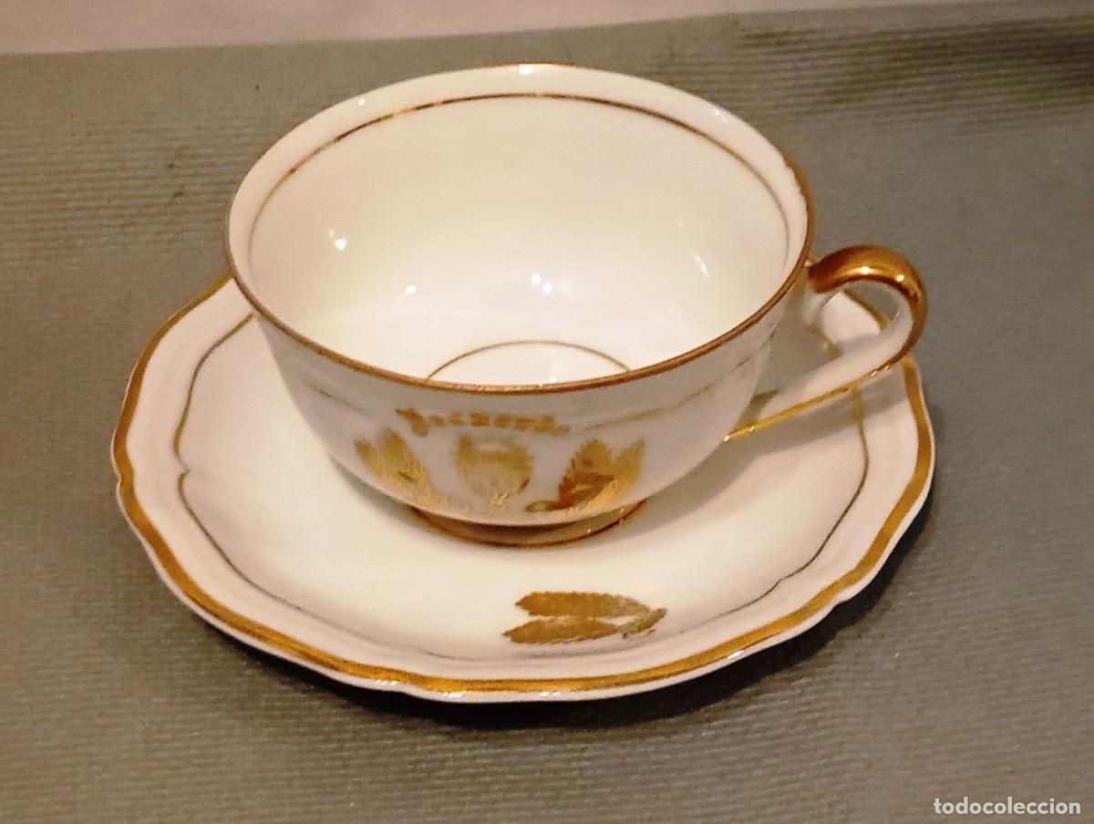 Antig&uuml;edades: Taza y platito porcelana comuni&oacute;n oro. Taza y platito de porcelana Jager