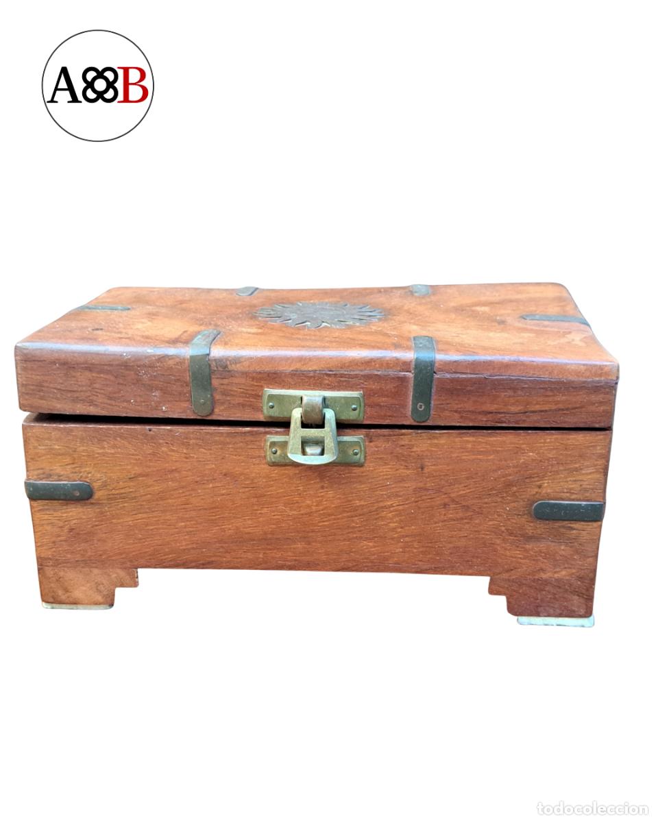 Antig&uuml;edades: Caja joyero madera maciza tropical estilo colonial sol incrustado cantoneras lat&oacute;n a&ntilde;os 80