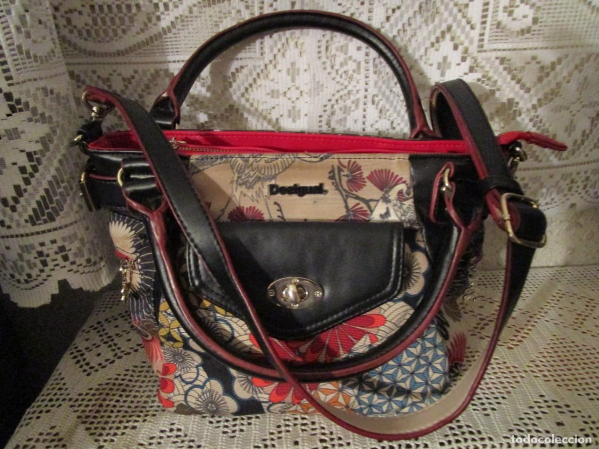 Antig&uuml;edades: PRACTICO Y MODERNO BOLSO DESIGUAL DE MANO Y BANDOLERA, CON MUCHOS BOLSILLOS