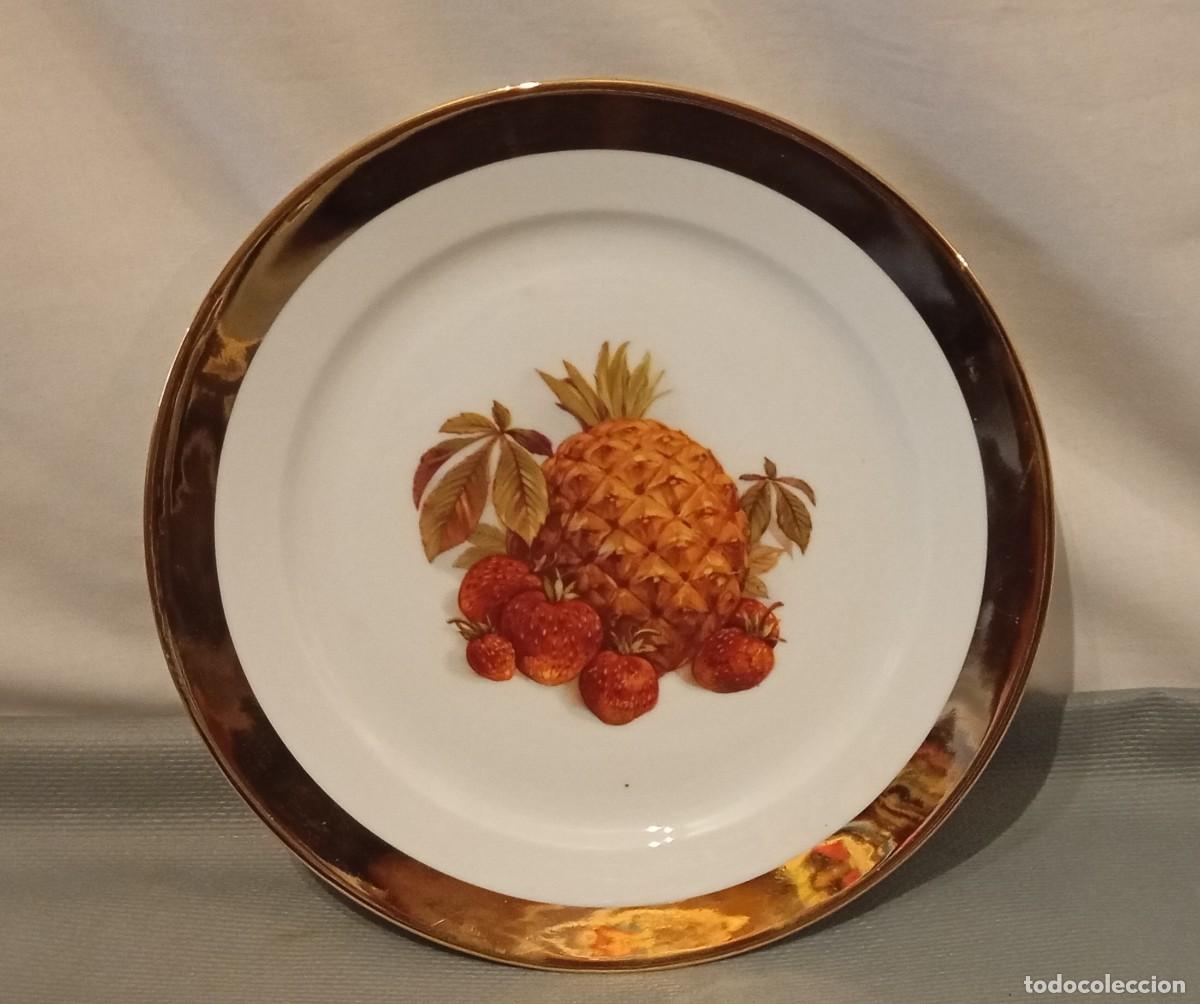 Antig&uuml;edades: Plato porcelana Bavaria frutas doradas