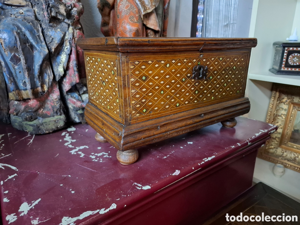 Antig&uuml;edades: Caja granada siglo xvii