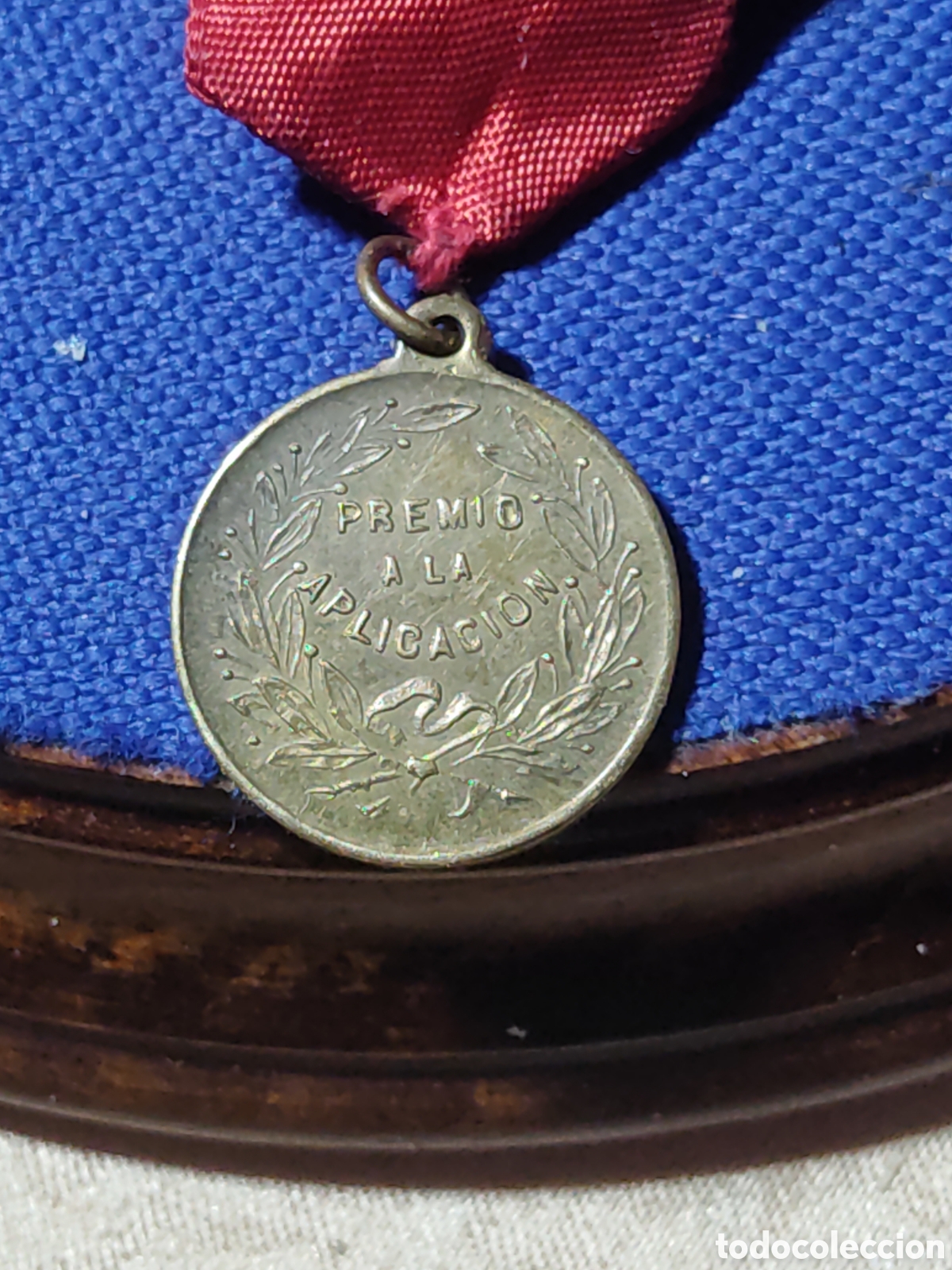 Antig&uuml;edades: Medalla premio a la aplicaci&oacute;n. - Foto 2
