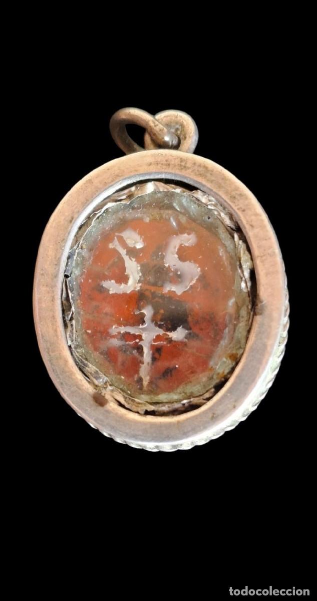 Antig&uuml;edades: (ANT-260506)RELICARIO DE PLATA LIGNUM CRUCIS NOMBRE DE LA PROPIETARIA EN EL REVERSO SIGLO XIX
