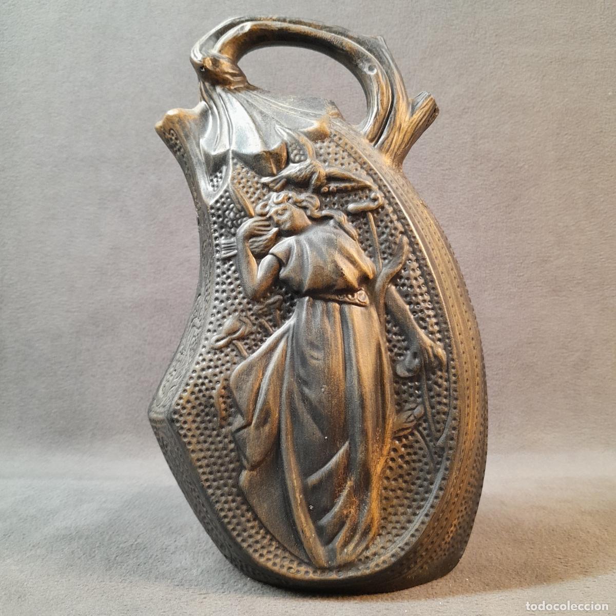 Antiquit&eacute;s: BOTIJO DE ARGENTONA REALIZADO EN CER&Aacute;MICA DE INSPIRACI&Oacute;N MODERNISTA. FIGURA DE DAMA.