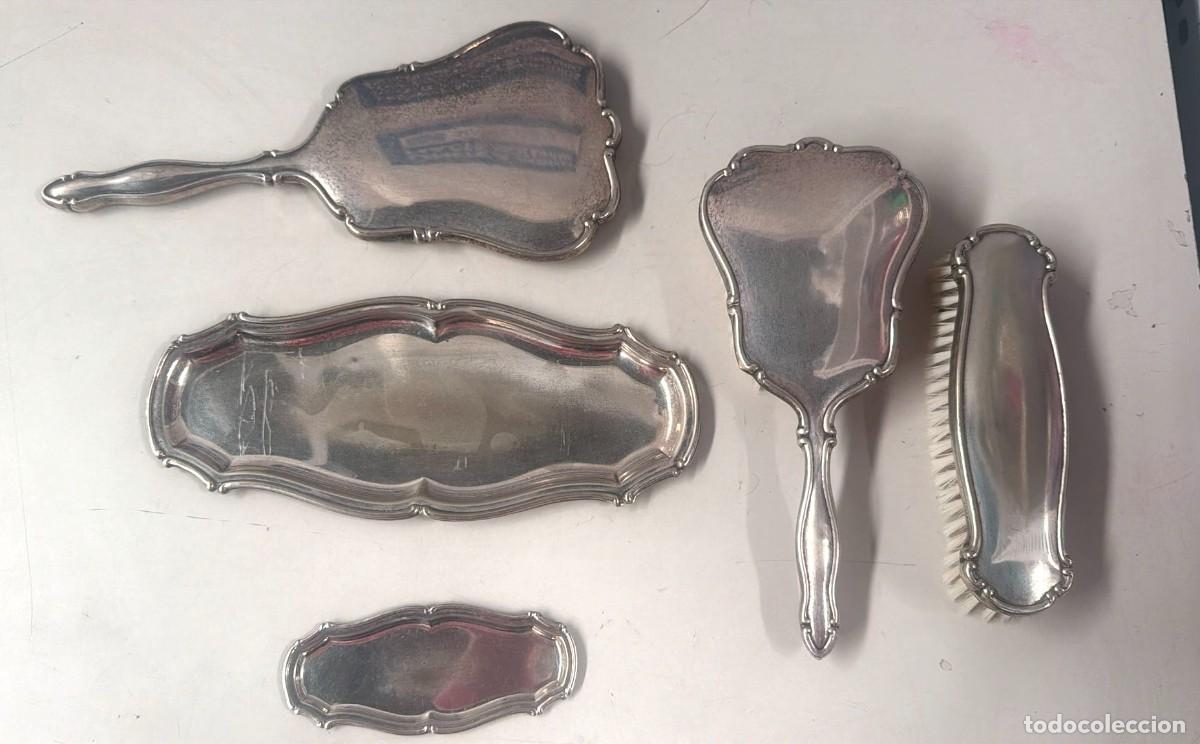 Antig&uuml;edades: juego de tocador antiguo de alpaca con dise&ntilde;o victoriano