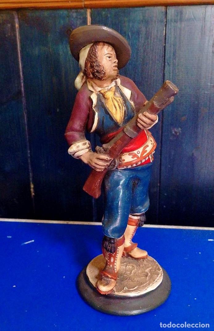 Antig&uuml;edades: barro costumbrista granadino, bandolero, mariscal
