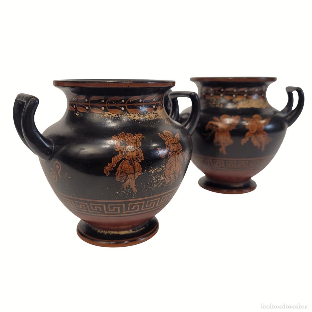 Antig&uuml;edades: Pareja de jarrones en Black Basalt, Manufactura Wedwood, p. s. XX - Inglaterra