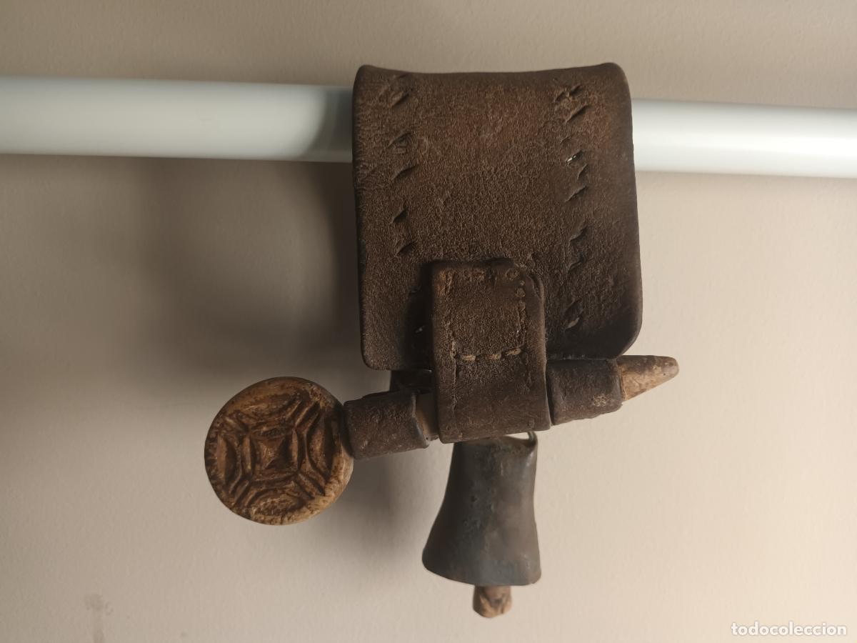 Antig&uuml;edades: CENCERRO COLLAR LLAVE PARADOR MADERA ARTE PASTORIL
