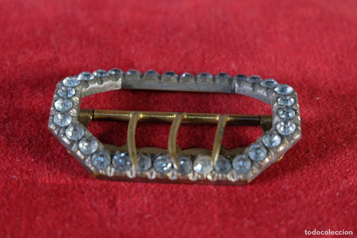 Antig&uuml;edades: HEBILLA PARA CINTUR&Oacute;N EN METAL CON CRISTALES