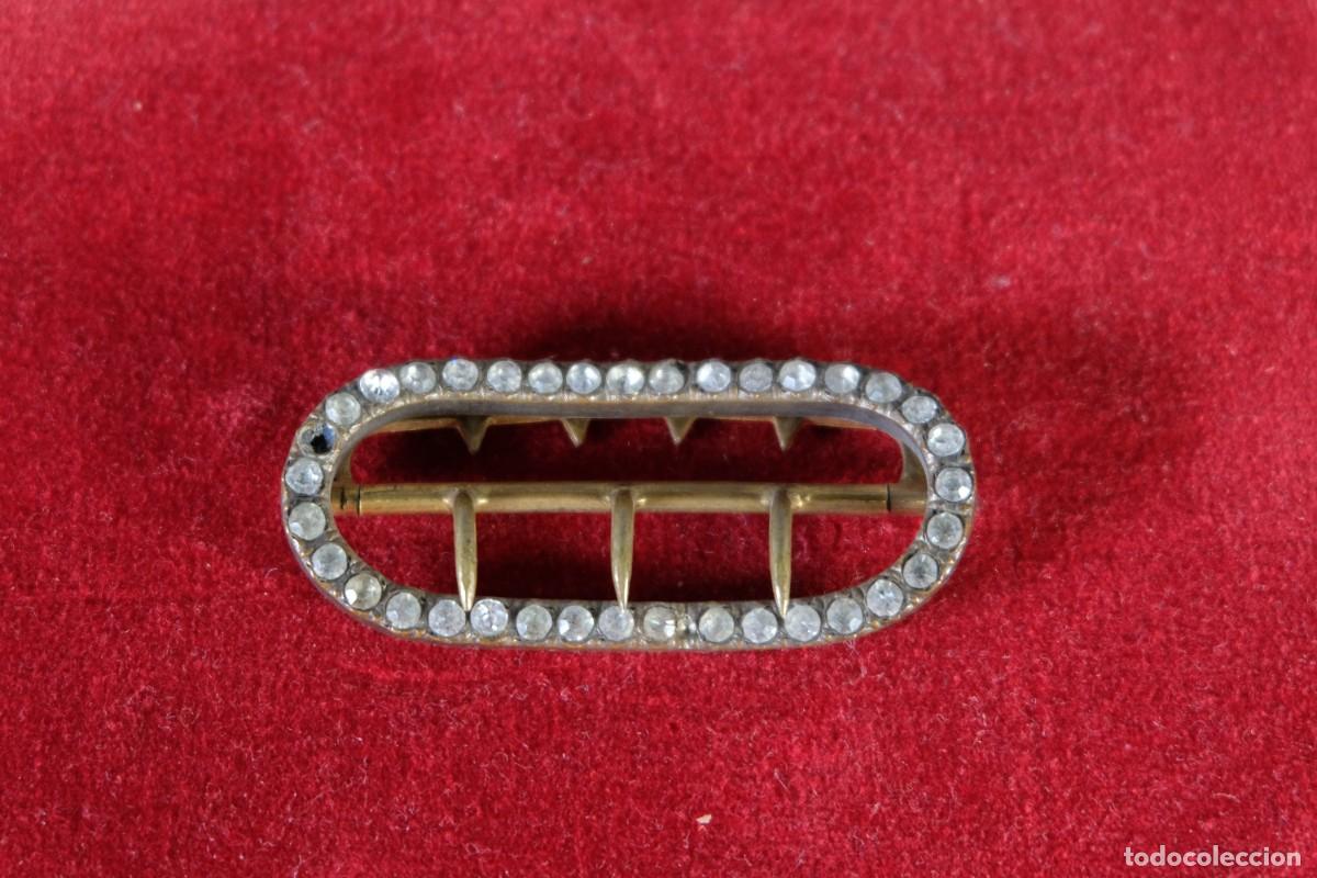 Antig&uuml;edades: HEBILLA PARA CINTUR&Oacute;N EN METAL CON CRISTALES