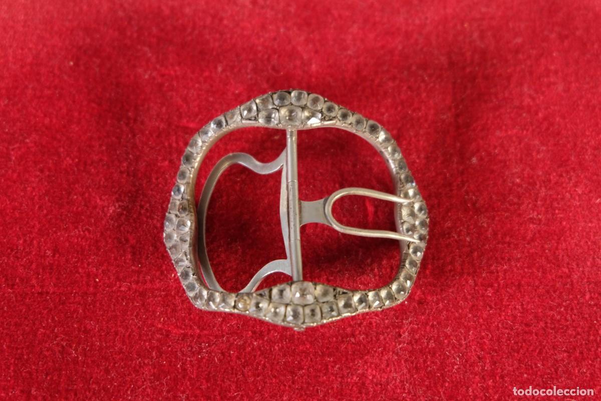 Antig&uuml;edades: HEBILLA PARA CINTUR&Oacute;N EN METAL CON CRISTALES