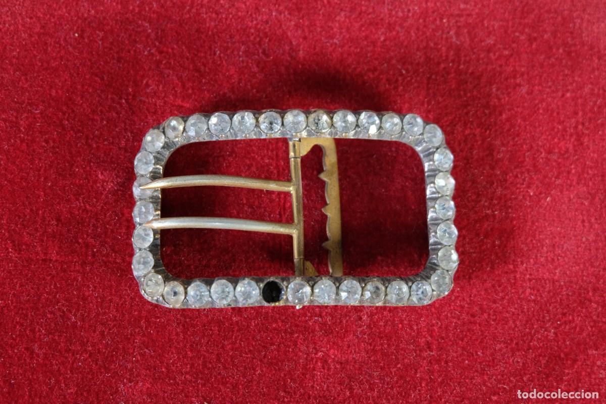 Antig&uuml;edades: HEBILLA PARA CINTUR&Oacute;N EN METAL CON CRISTALES