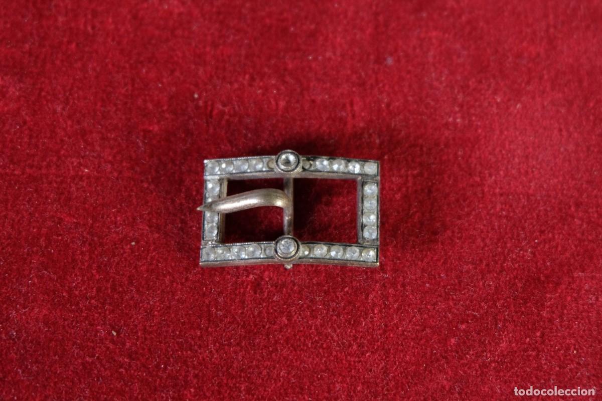 Antig&uuml;edades: HEBILLA PARA CINTUR&Oacute;N EN METAL CON CRISTALES
