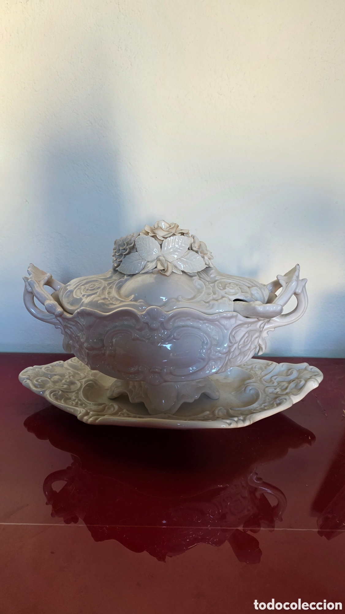 Antig&uuml;edades: Gran sopera porcelana manises Hern&aacute;ndez
