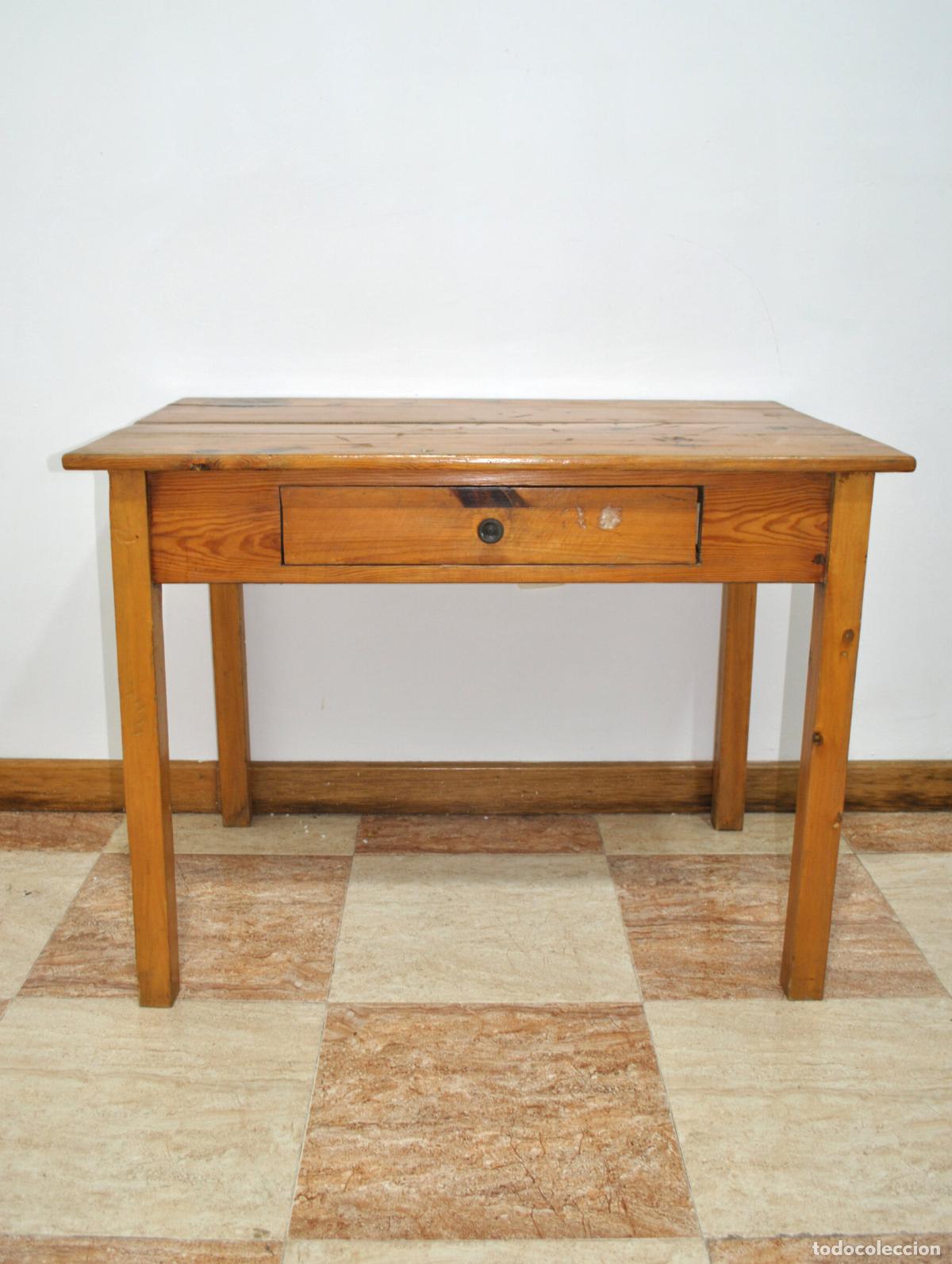 Antig&uuml;edades: Mesa antigua r&uacute;stica madera de pino
