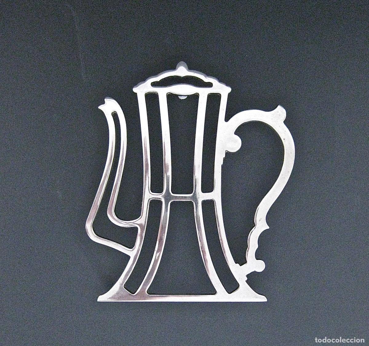 Antig&uuml;edades: ** SALVA MANTEL ITALIANO MID CENTURY EN FORMA DE CAFETERA ** METAL PLATEADO
