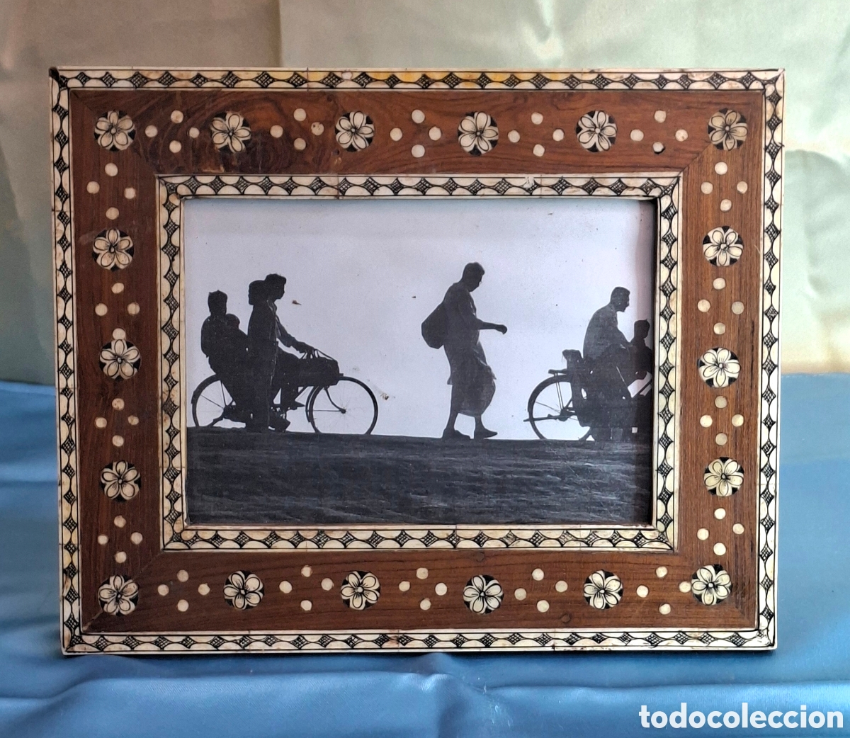 Antig&uuml;edades: Marco de madera con incrustaciones de hueso - Foto 2