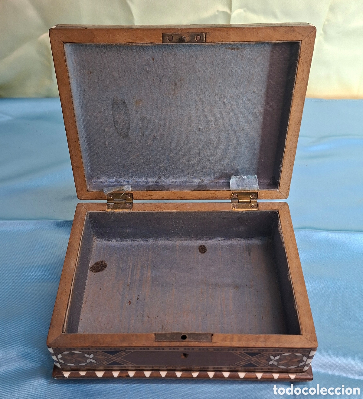Antig&uuml;edades: Caja de madera con taracea geom&eacute;trica. - Foto 6