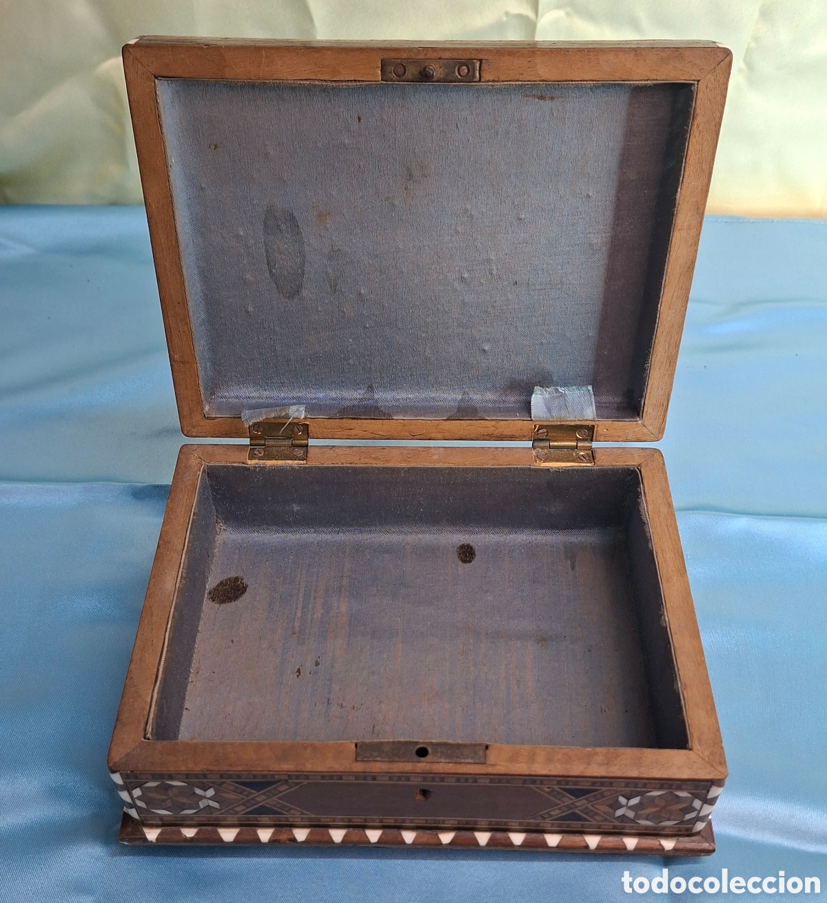 Antig&uuml;edades: Caja de madera con taracea geom&eacute;trica. - Foto 9