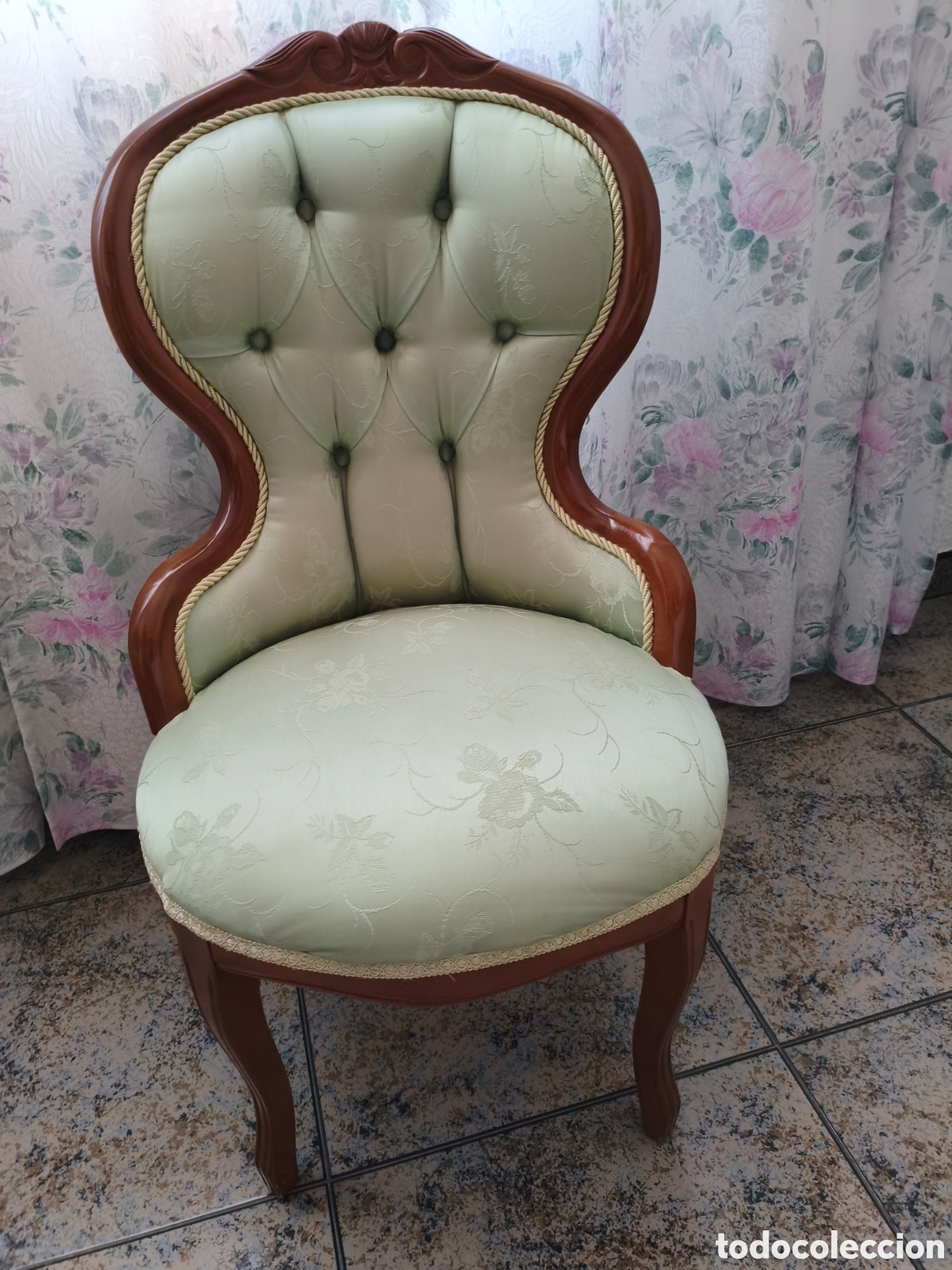 Antig&uuml;edades: Pareja de Sillas Cl&aacute;sicas Estilo Isabelino - Tapizadas en Damasco Verde Menta