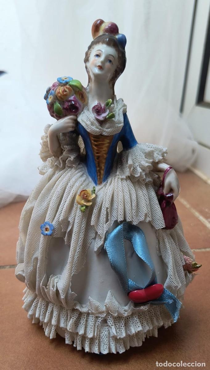 Antig&uuml;edades: FIGURA DE PORCELANA - VESTIDO DE TUL