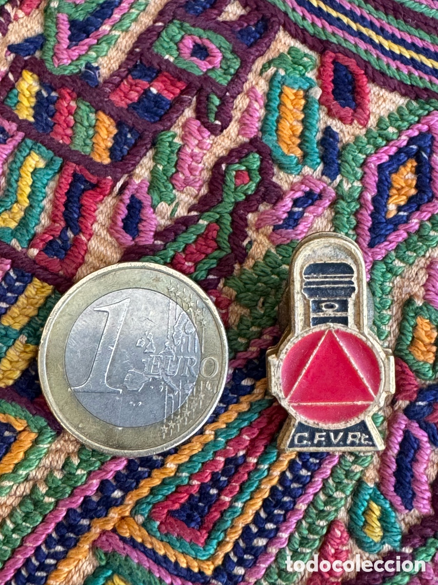 Antig&uuml;edades: Pin insignia Renfe Ferrocarril - Foto 2