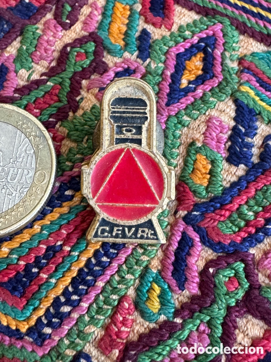 Antig&uuml;edades: Pin insignia Renfe Ferrocarril - Foto 3