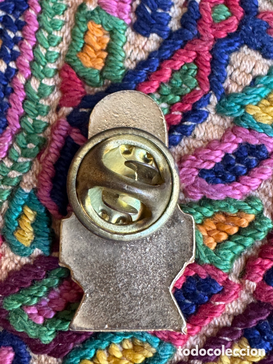 Antig&uuml;edades: Pin insignia Renfe Ferrocarril - Foto 4
