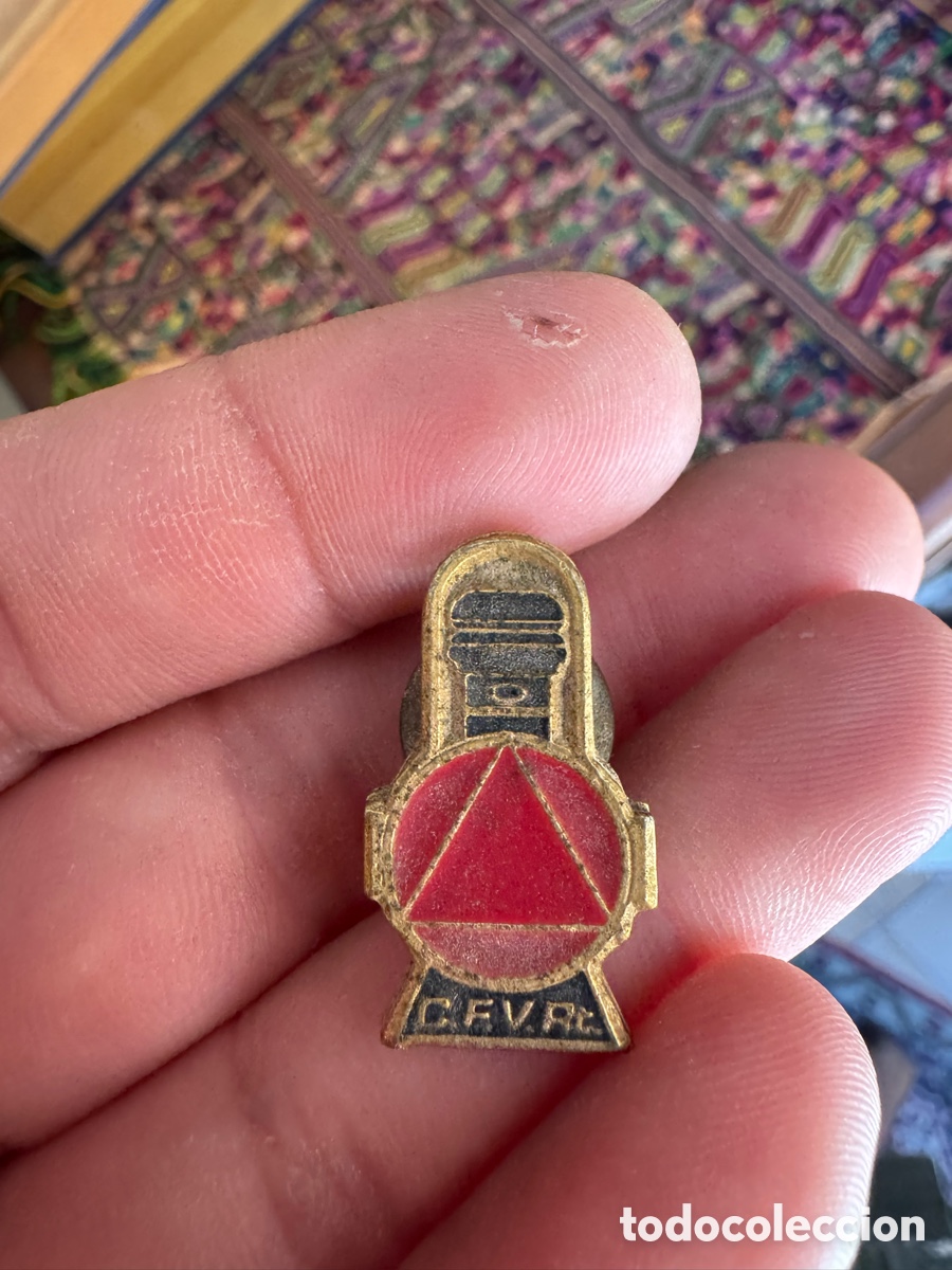 Antig&uuml;edades: Pin insignia Renfe Ferrocarril - Foto 1