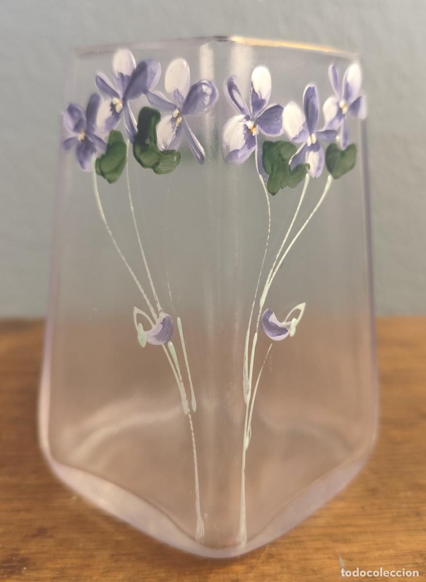 Antig&uuml;edades: Peque&ntilde;o jarr&oacute;n modernista de cristal decorado a mano