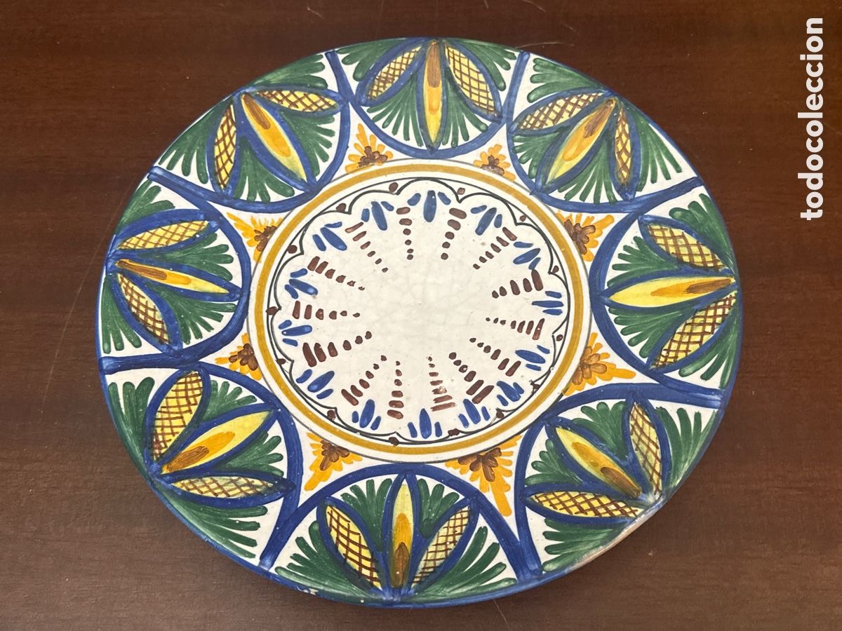 Antig&uuml;edades: ANTGUO PLATO DE CER&Aacute;MICA DE TALAVERA. FIRMA G. M.