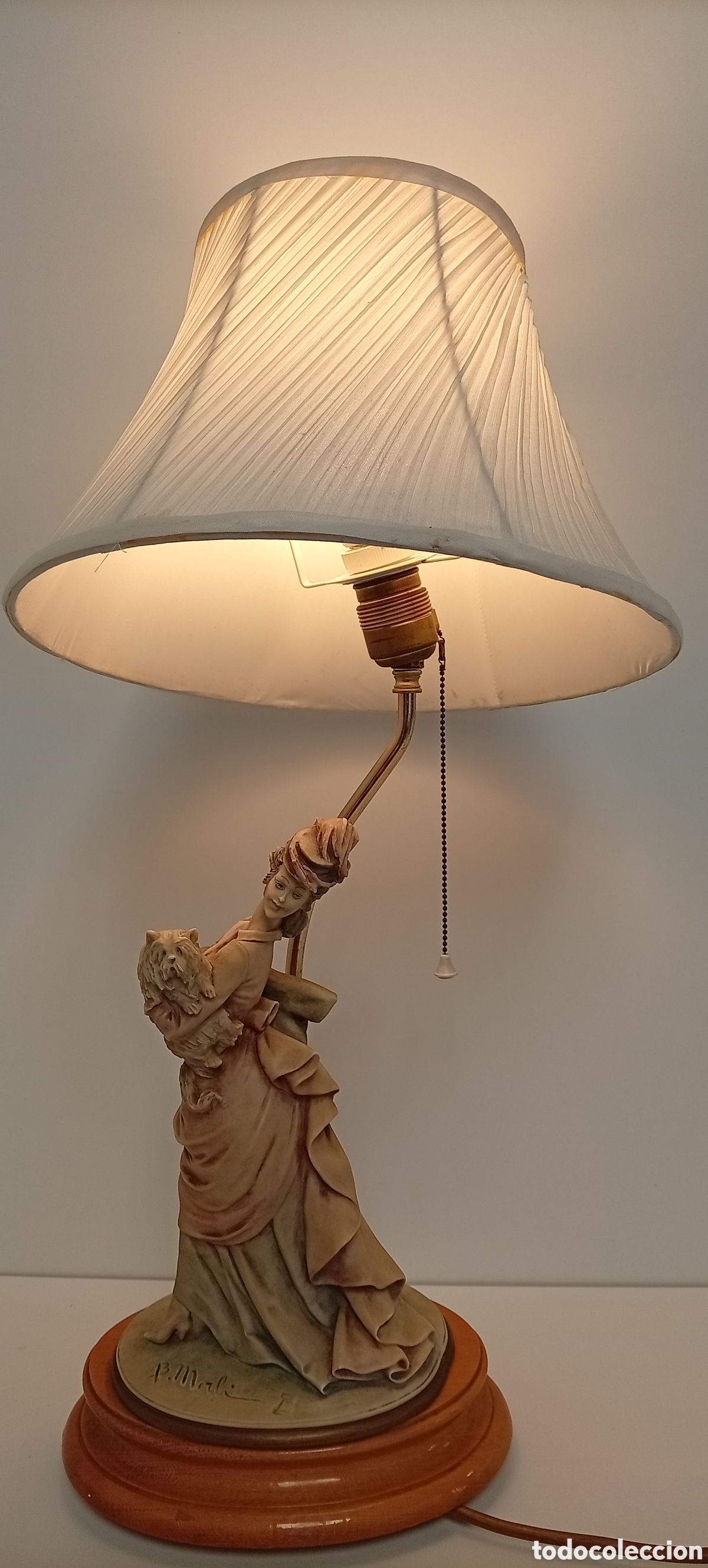 Antig&uuml;edades: LAMPARA CAPODIMONTE ITALIANA PORCELANA MUJER PERR