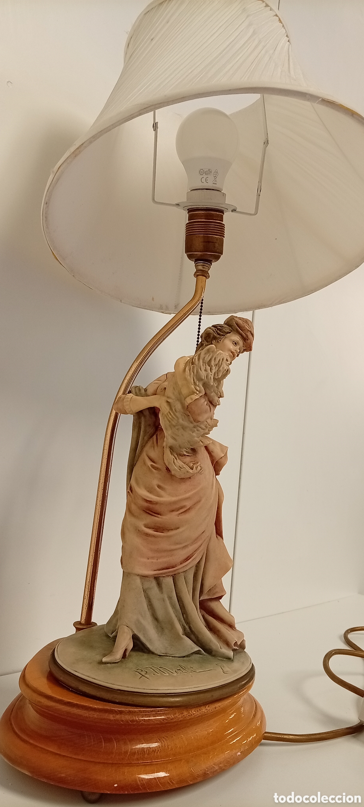 Antig&uuml;edades: LAMPARA CAPODIMONTE ITALIANA PORCELANA MUJER PERR