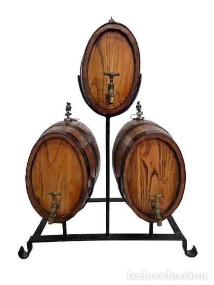 Antig&uuml;edades: Barriles en Madera de Roble - Soporte de Hierro - Grifos de Bronce - Tapones Cabezas de Guerreros