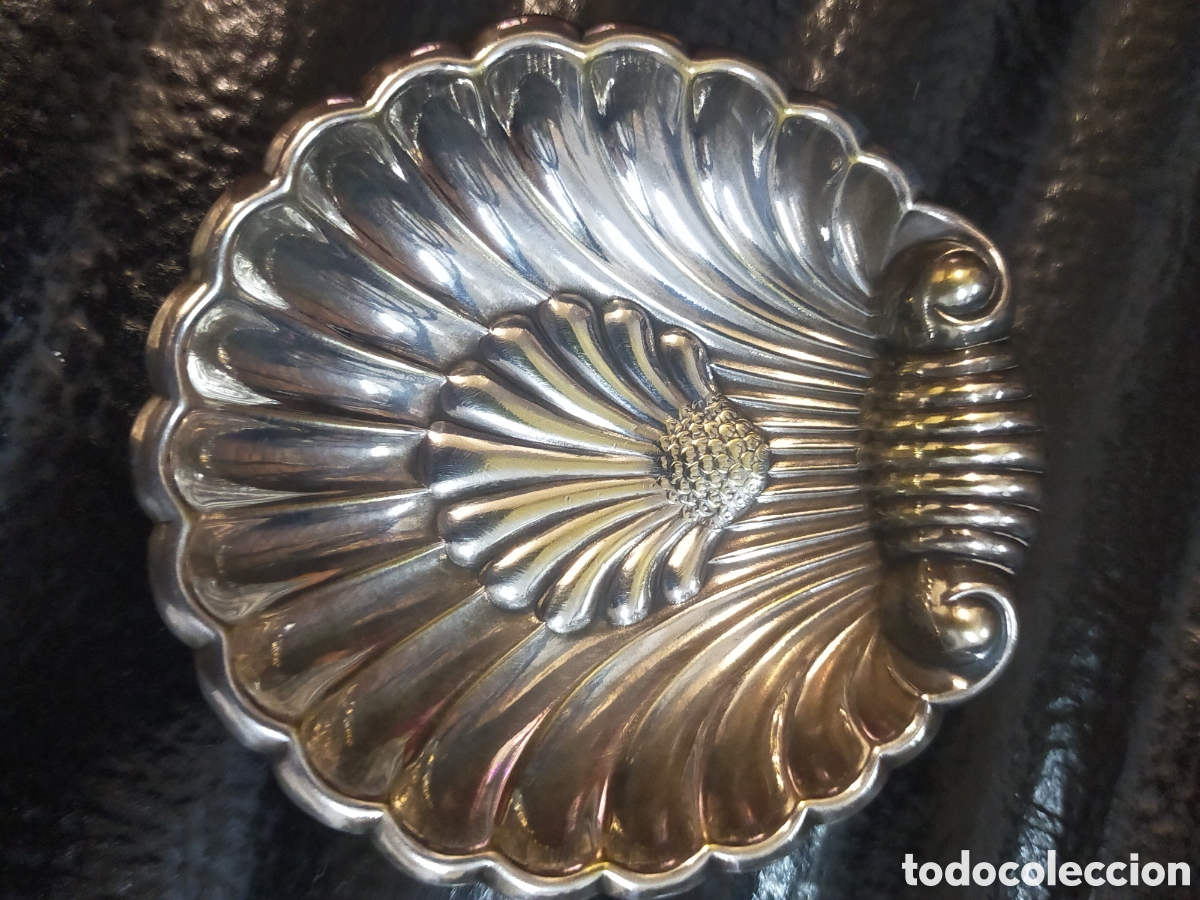 Antig&uuml;edades: Concha Bautismal en metal