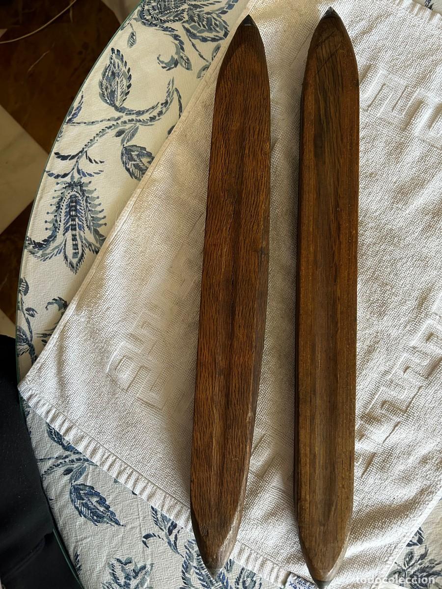Antig&uuml;edades: Pareja de antiguas lanzaderas de telar - Madera noble y puntas de hierro - Siglo XIX / XX