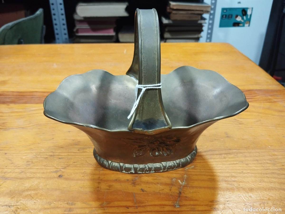 Antig&uuml;edades: CESTO DE BRONCE MACIZO CON DIBUJO. - Foto 5