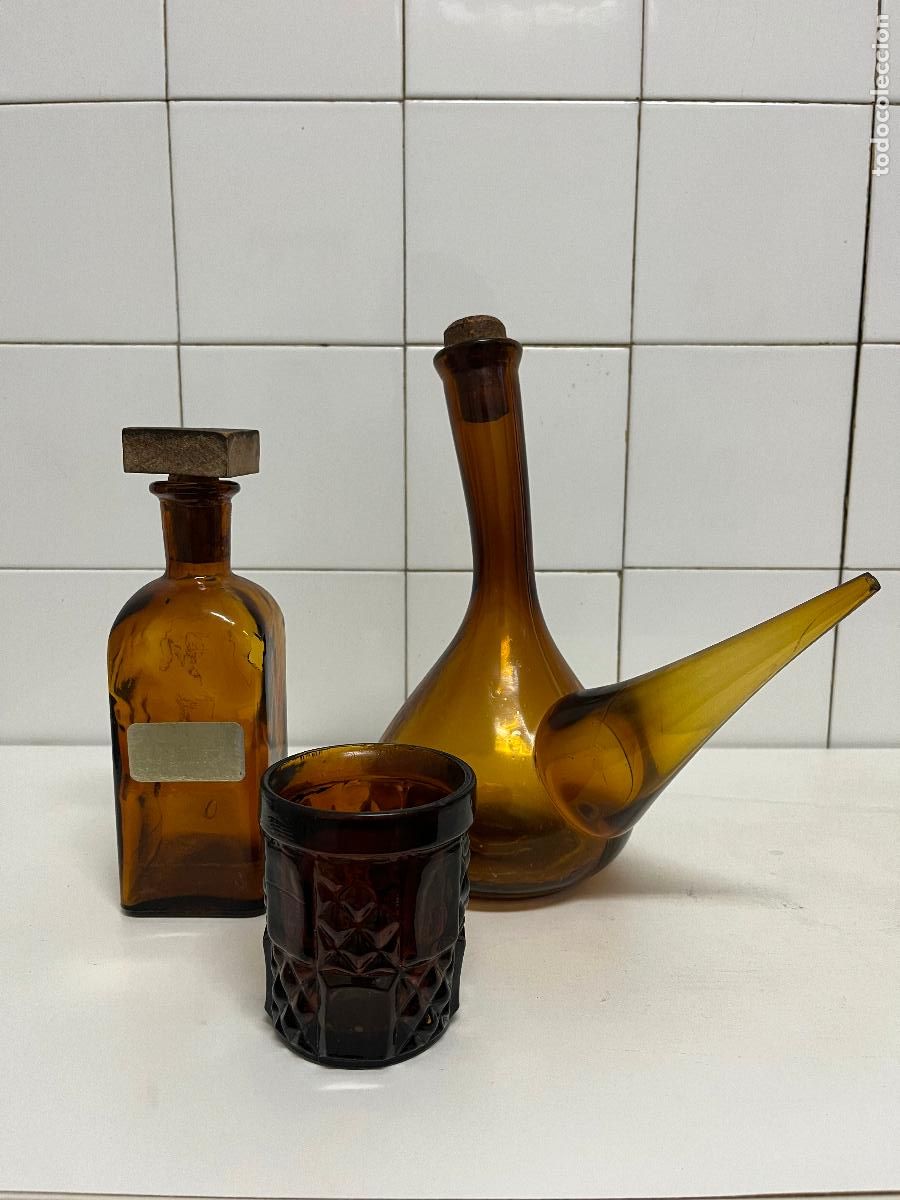 Antig&uuml;edades: Conjunto de cristal porr&oacute;n, botella y vaso