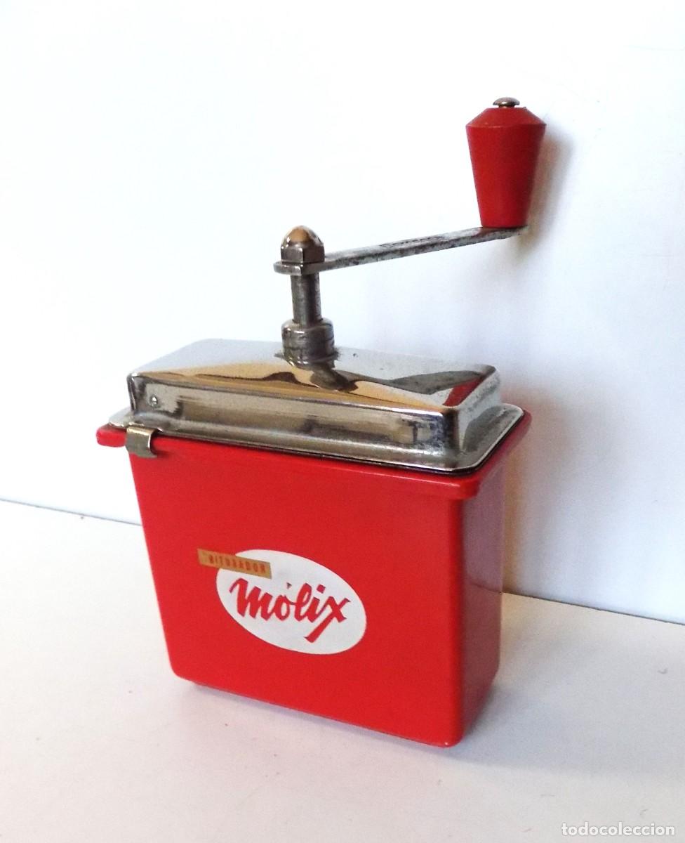 Antig&uuml;edades: MOLINILLO DE CAF&Eacute; MARCA MOLIX. MODELO ROJO. ESPA&Ntilde;A. CA. 1957/1960